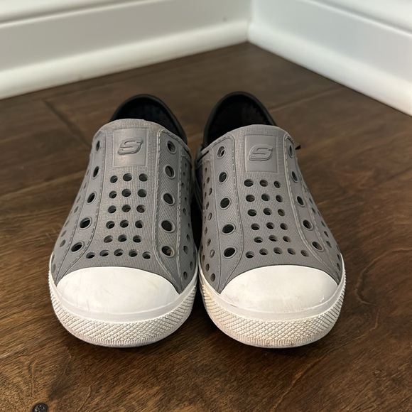 Toddler size 7 sketchers slides waterproof - Picture 5 of 6